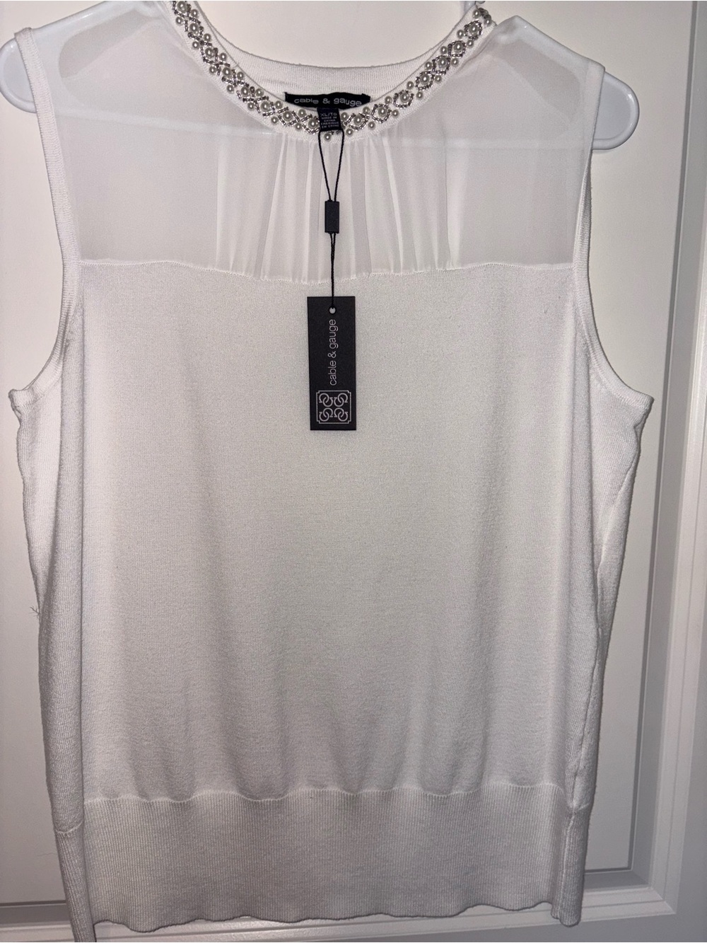 Cable & Gauge White Sleeveless Jewel-Neck Camisole